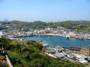 海岸沿いの家（屋根） 